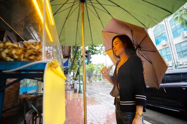 Hindari Makanan Ini Untuk Dikonsumsi Saat Musim Hujan Tiba